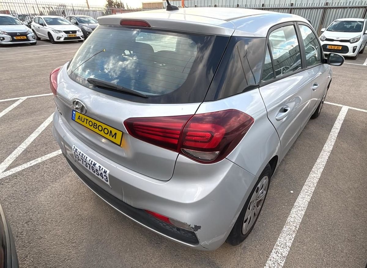 Hyundai i20 2020 Intense silver automatic — Tel Aviv, Israel
