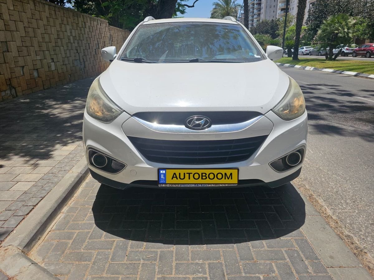Hyundai ix35 Prime 2014 white automatic — Tel Aviv, Israel