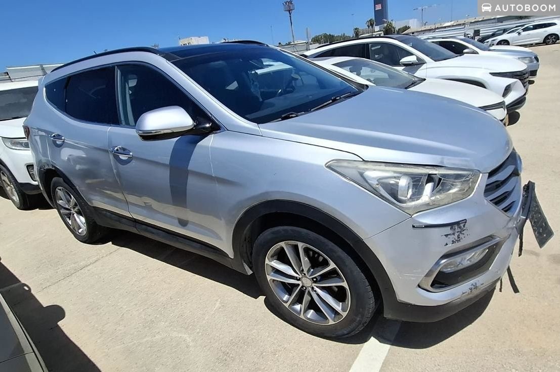 Hyundai Santa Fe 2019 silver automatic — Tel Aviv, Israel