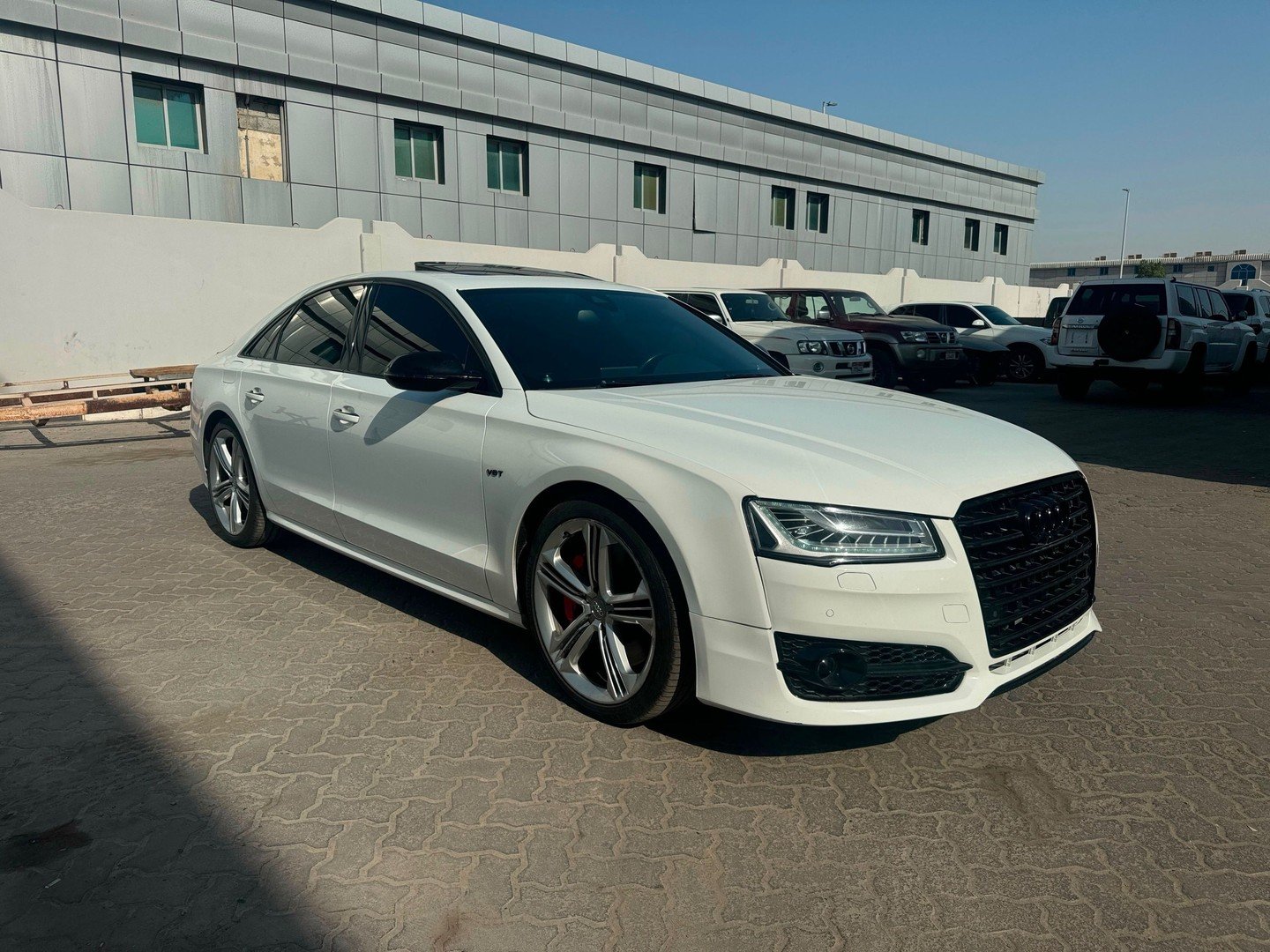 Audi S8 2017 — 2017 (без цены) — Абу-Даби, ОАЭ