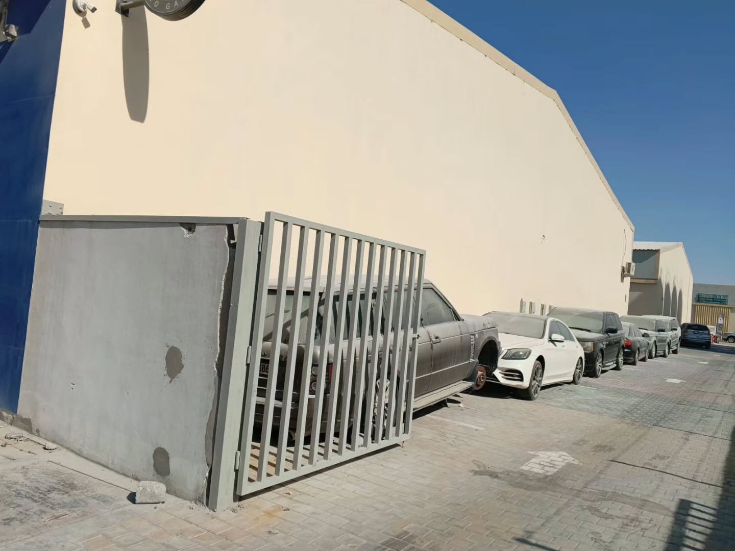 Garage + auto service license in Musaffah Industrial 35 (165,000 AED) — Abu Dhabi, UAE