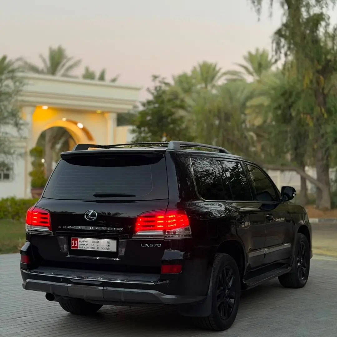 لوحة مميزة 300 للبيع — no accidents (as stated) — دبي, الإمارات