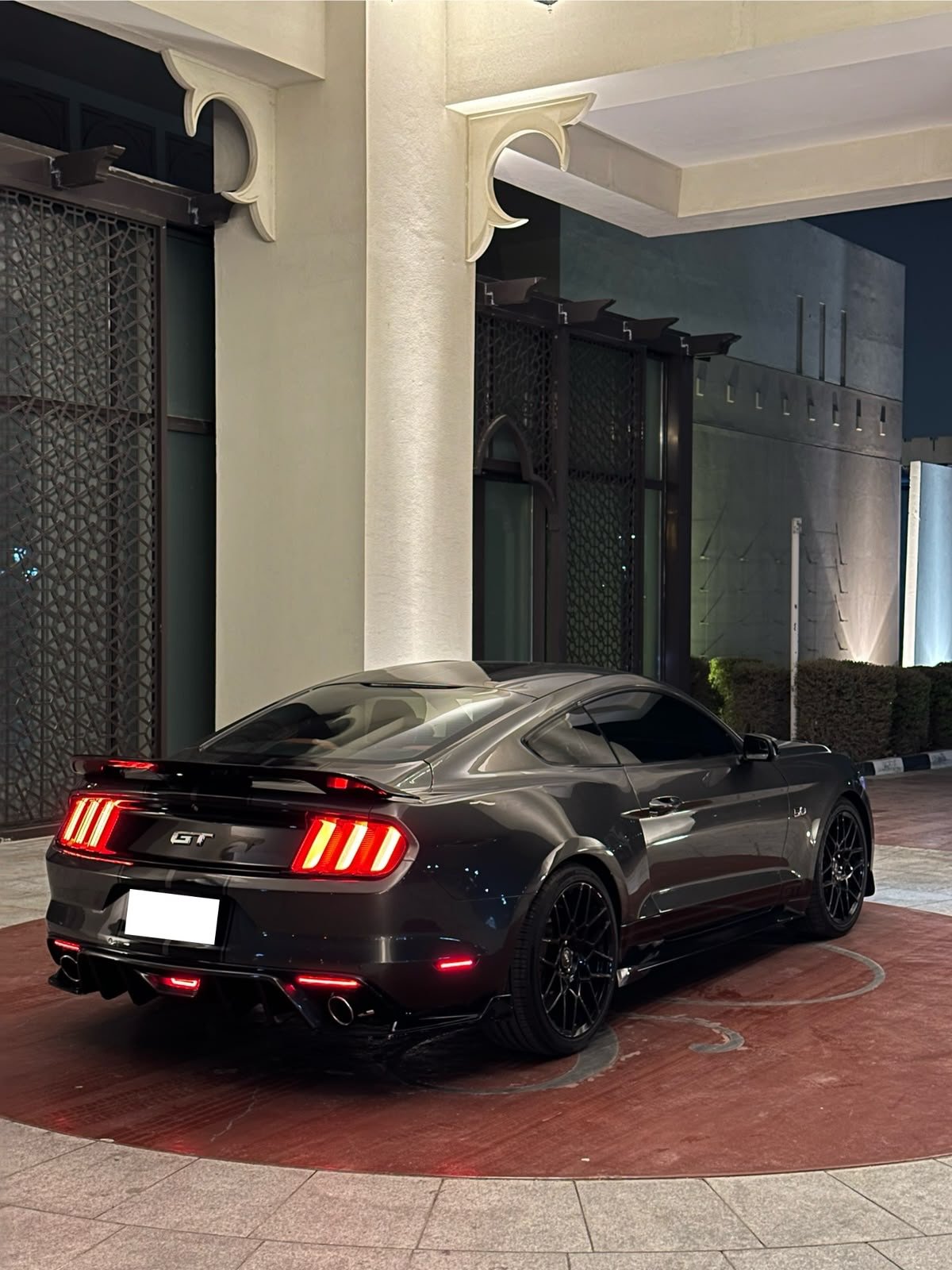 Ford Mustang GT V8 2015, пробег 129000 миль (номер 50) — Дубай, ОАЭ