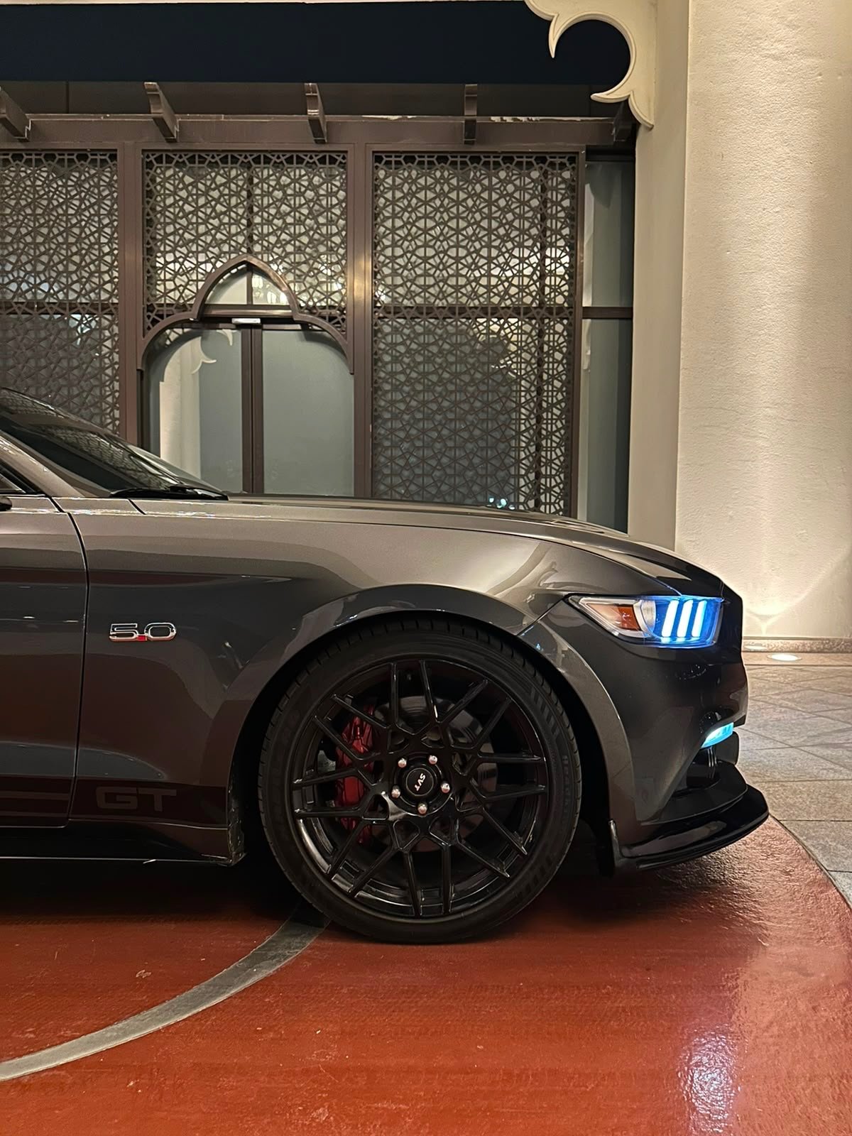 Ford Mustang GT V8 2015, пробег 129000 миль (номер 50) — Дубай, ОАЭ