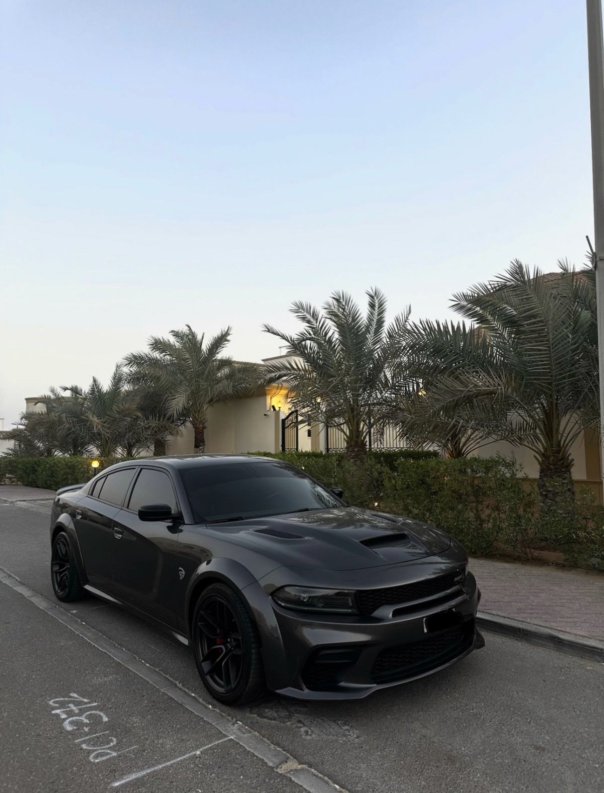 Dodge Charger SRT (черный), фото снаружи и салона — Дубай, ОАЭ