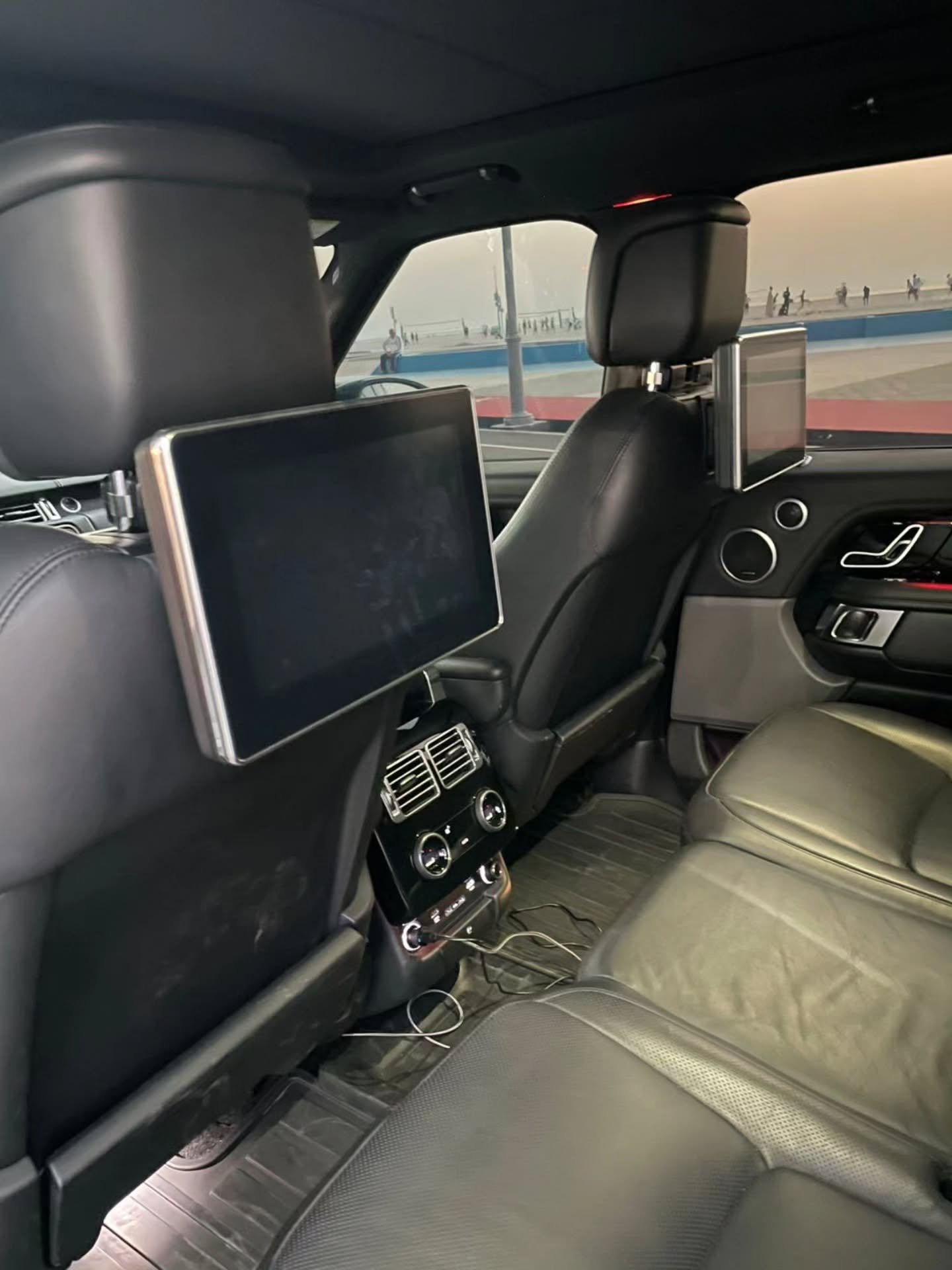 Range Rover салон: 10 цветов — б/у — Дубай, ОАЭ
