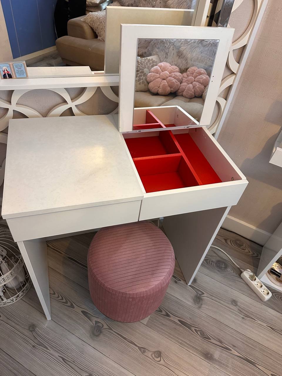 Туалетный столик IKEA BRIMNES с зеркалом и пуфиком — used — Анталия, Турция