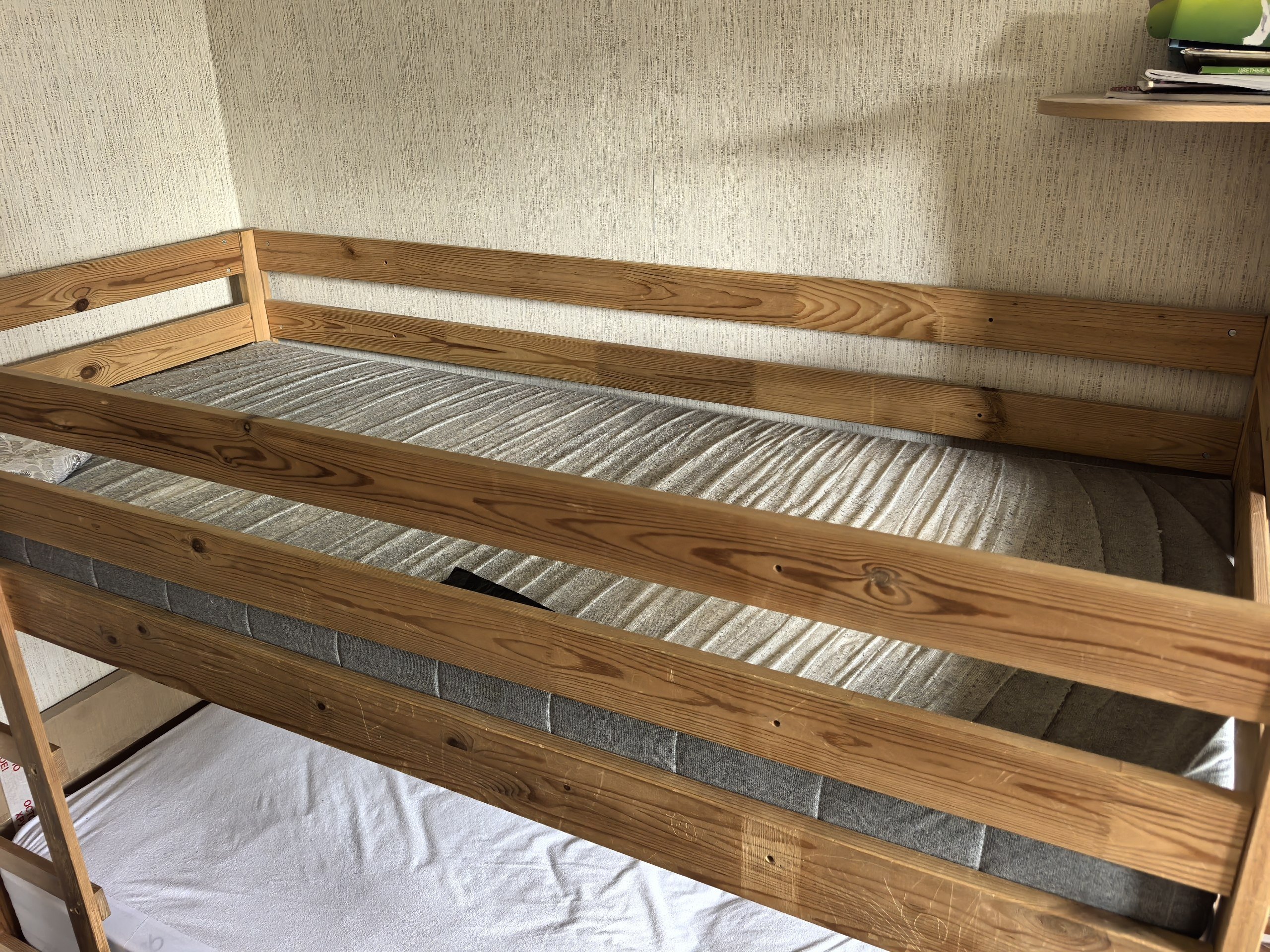Двухъярусная кровать IKEA с тонким матрасом — Москва, Россия Двухъярусная кровать IKEA с тонким матрасом — used — Москва, Россия