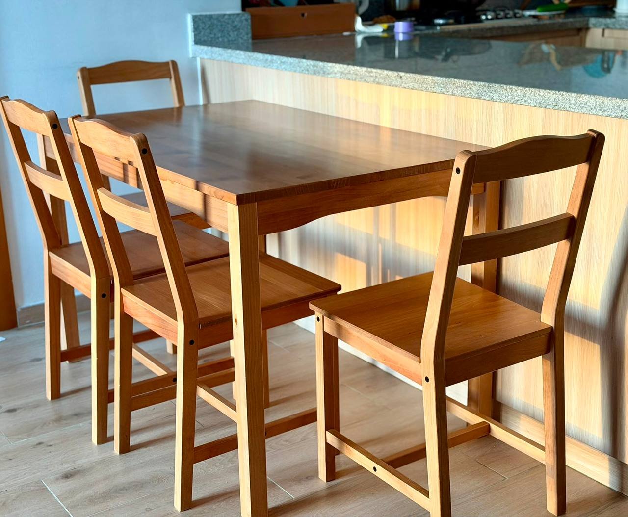 Обеденный стол со стульями IKEA, 300 AED — excellent — Дубай, ОАЭ