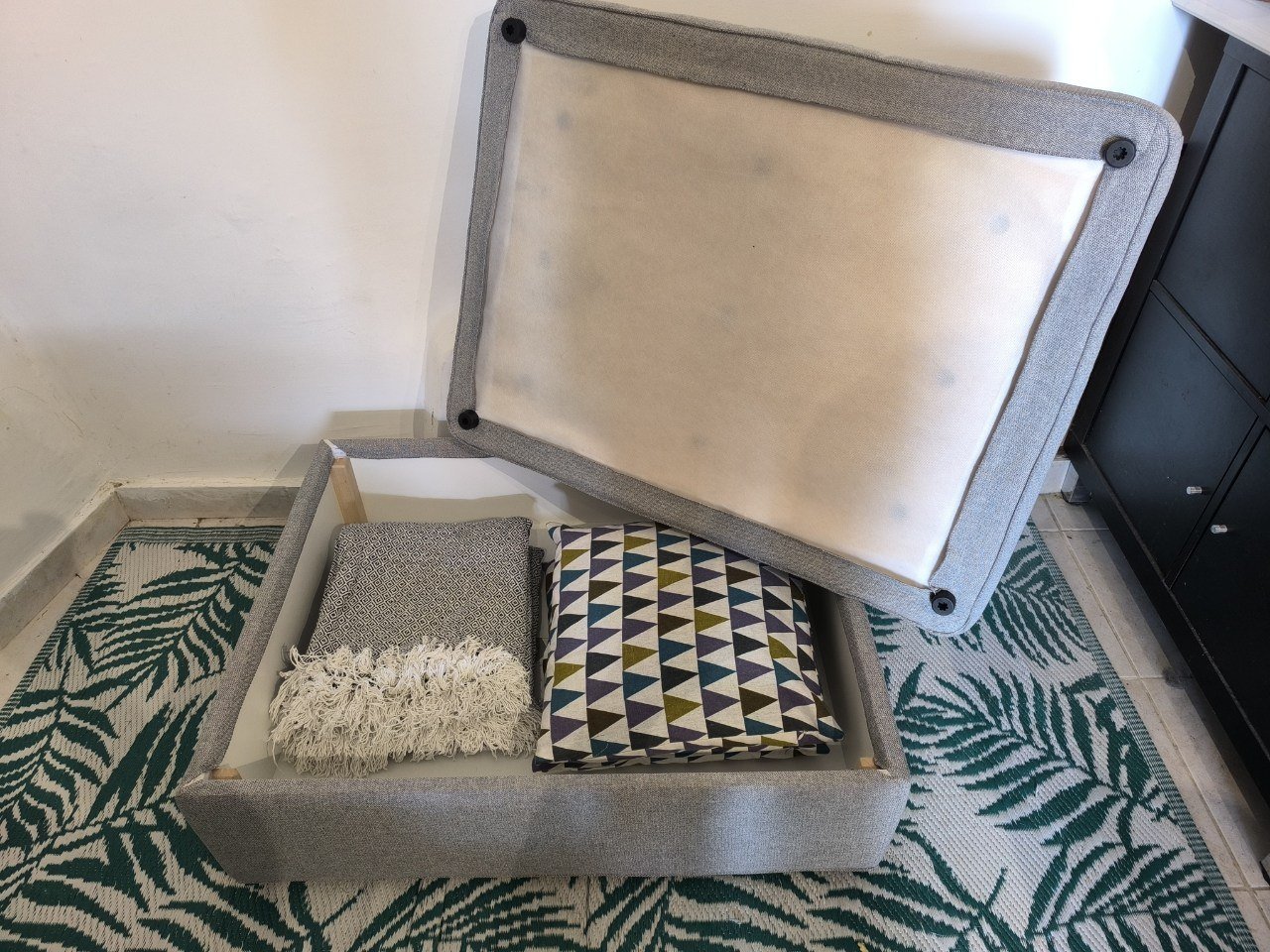 Puf otomano IKEA KIVIK con almacenaje, 85€ Limassol — good — Limasol, Chipre