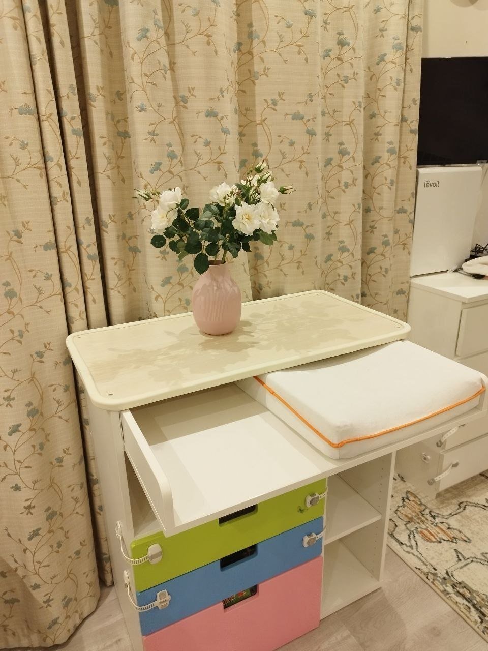 دولاب تغيير IKEA Levolt مع تعديل — جيدة — دبي, الإمارات