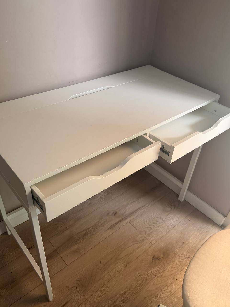Escritorio IKEA MICKE 100x48 cm blanco — good — Limasol, Chipre
