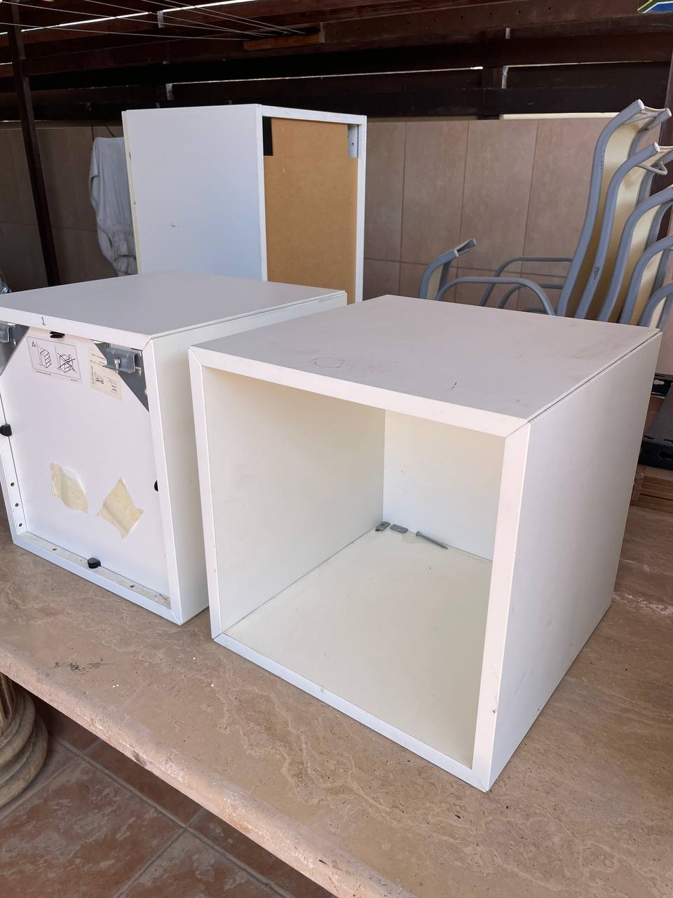 Estantes IKEA blancos, 2 uds (café) — Pafos, Chipre Estantes IKEA blancos, 2 uds (café) — Pafos, Chipre