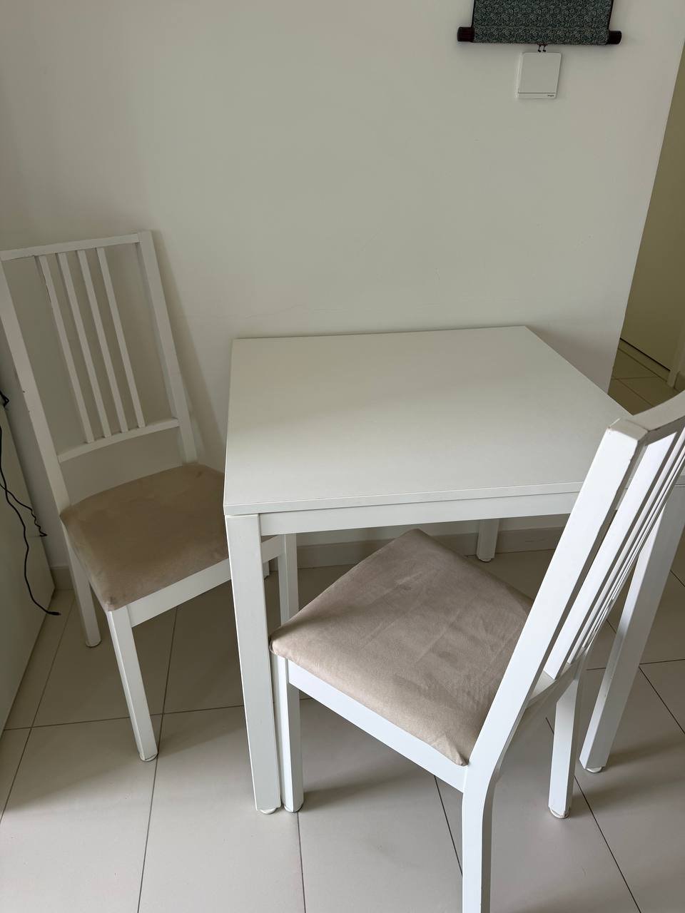 Стол и стулья IKEA — Дубай, ОАЭ