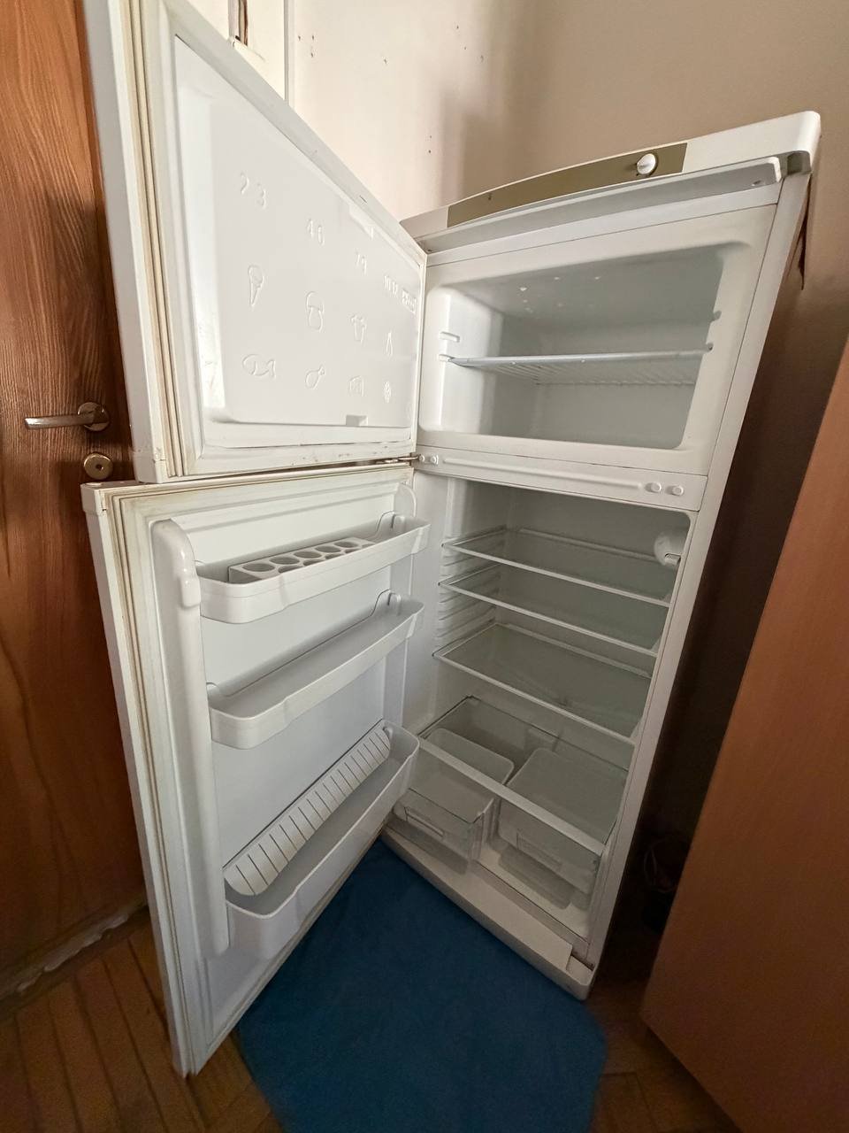 Холодильник Indesit, 23 — б/у — Санкт-Петербург, Россия
