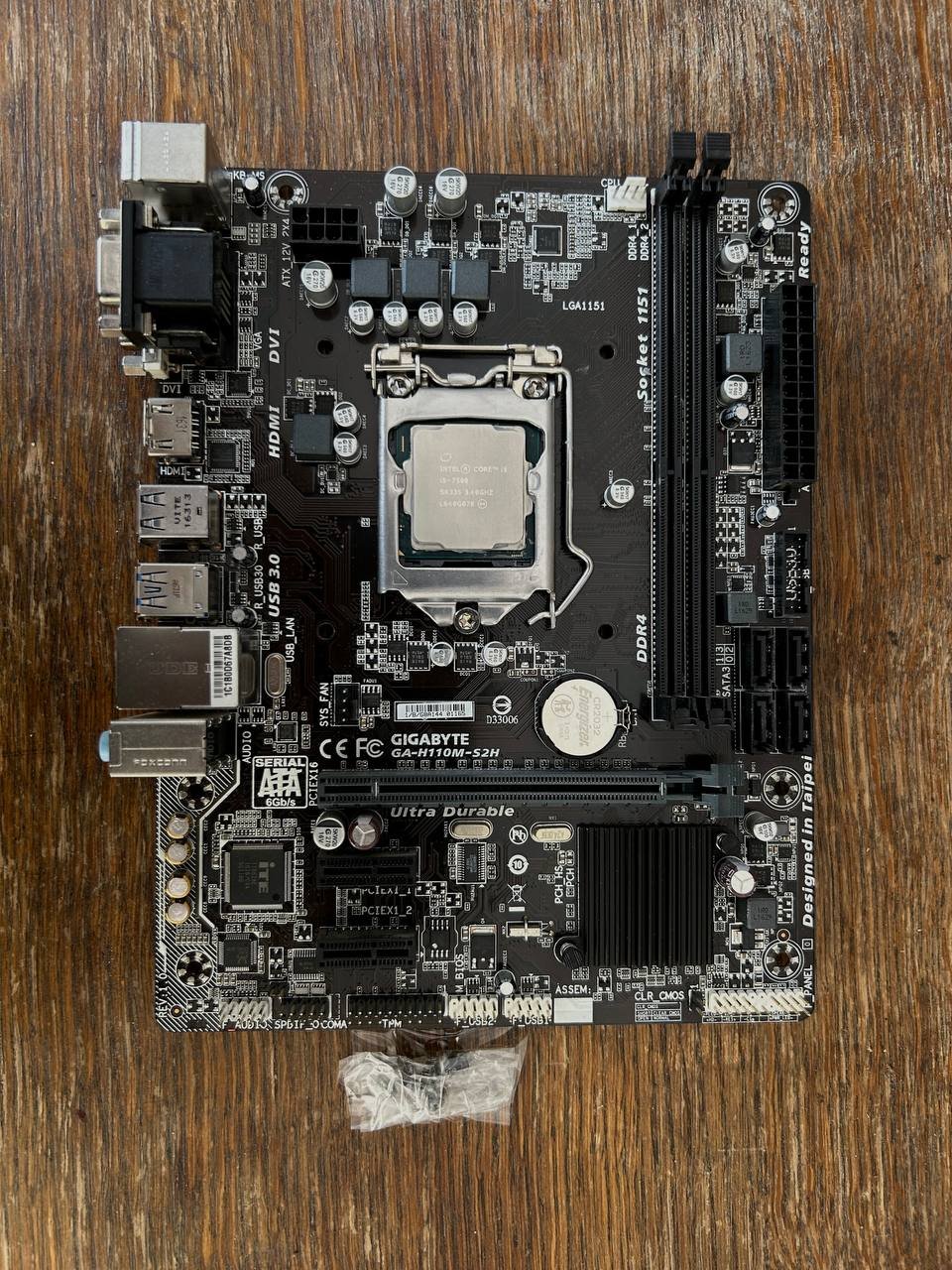 Процессор Intel Core i5-7500 3.40GHz + материнская плата Gigabyte GA-H110M-S2H — Хорошее — Белград, Сербия