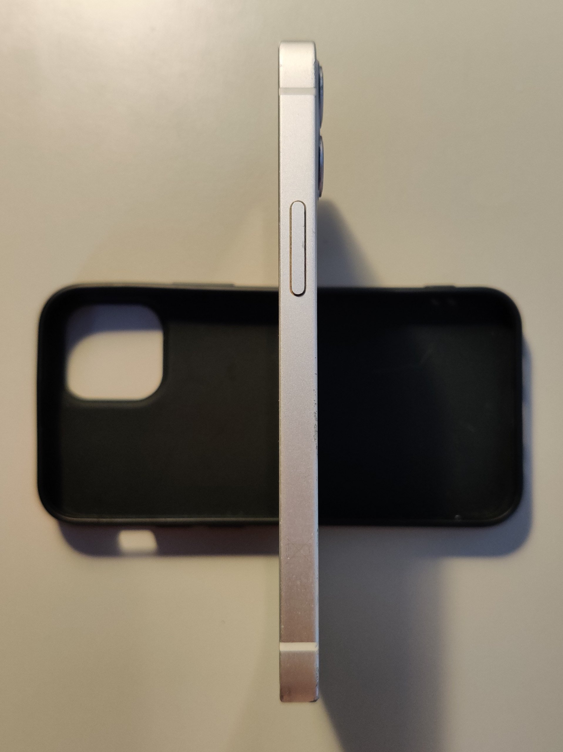 iPhone 12 mini 64GB, 77% BH (case included) — Belgrade, Serbia iPhone 12 mini 64GB, 77% BH (case included) — Belgrade, Serbia