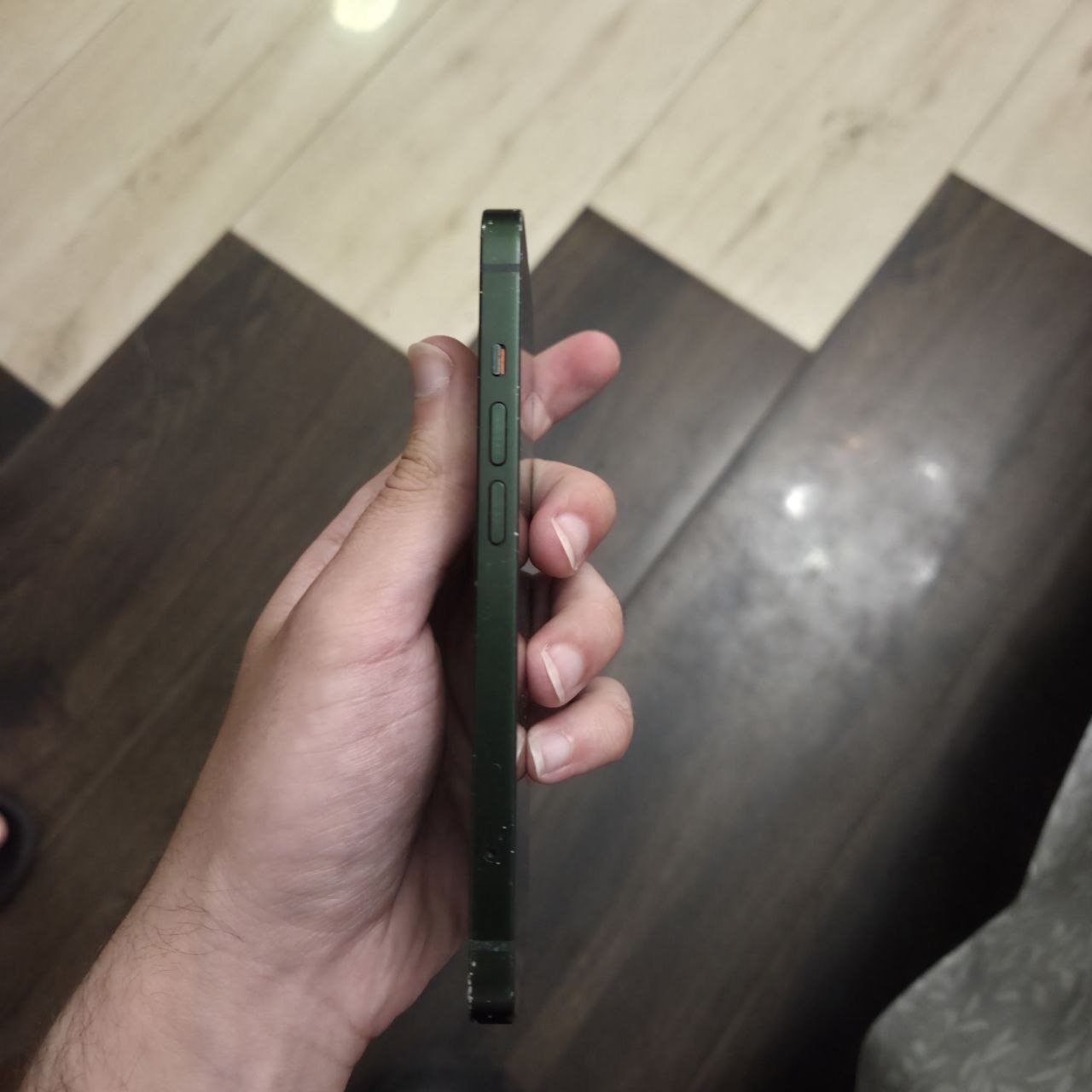 iPhone 13 128GB, batería 77%, negociable — Usado - bueno — Batumi, Georgia
