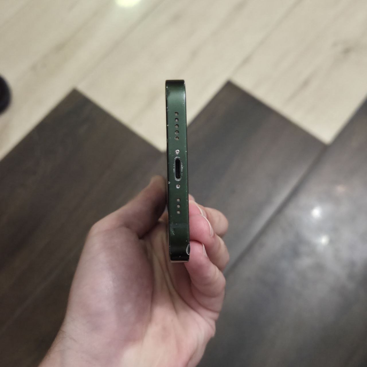 iPhone 13 128GB, batería 77%, negociable — Usado - bueno — Batumi, Georgia