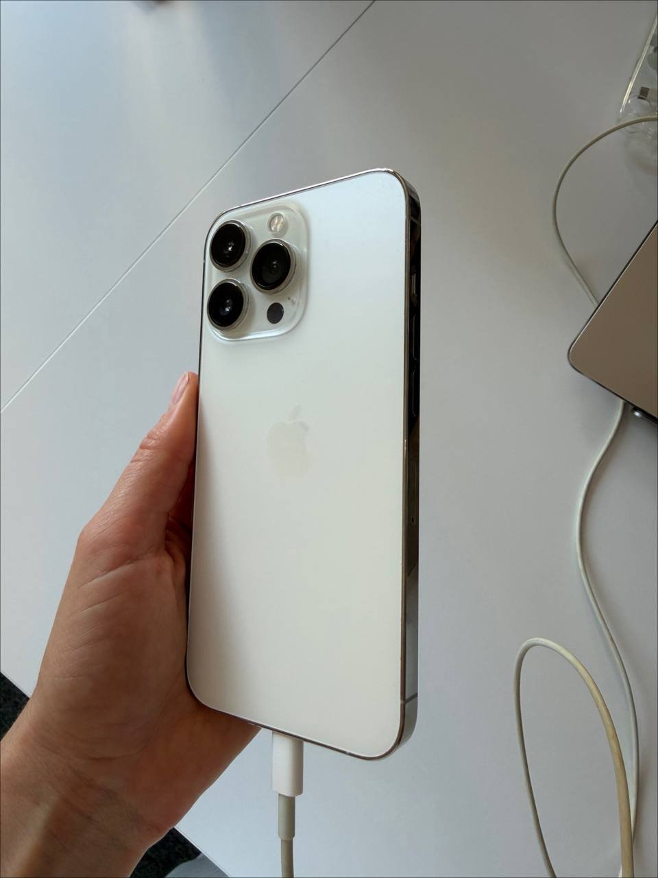 iPhone 13 Pro 1TB, blanco, excelente estado — Limasol, Chipre iPhone 13 Pro 1TB, blanco, excelente estado — excelente — Limasol, Chipre