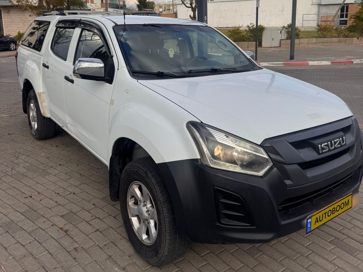 Isuzu D-Max 2019 pickup white, automatic, diesel — Tel Aviv, Israel