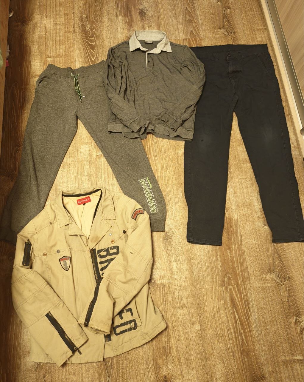 Chaqueta talla 48 y pantalones para altura 140 (defectos) — Moscú, Rusia Chaqueta talla 48 y pantalones para altura 140 (defectos) — Usado con defectos — Moscú, Rusia