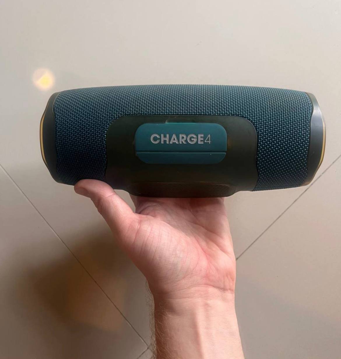 Altavoz portátil JBL Charge 4 (original) — Muy bueno — Bali, Indonesia