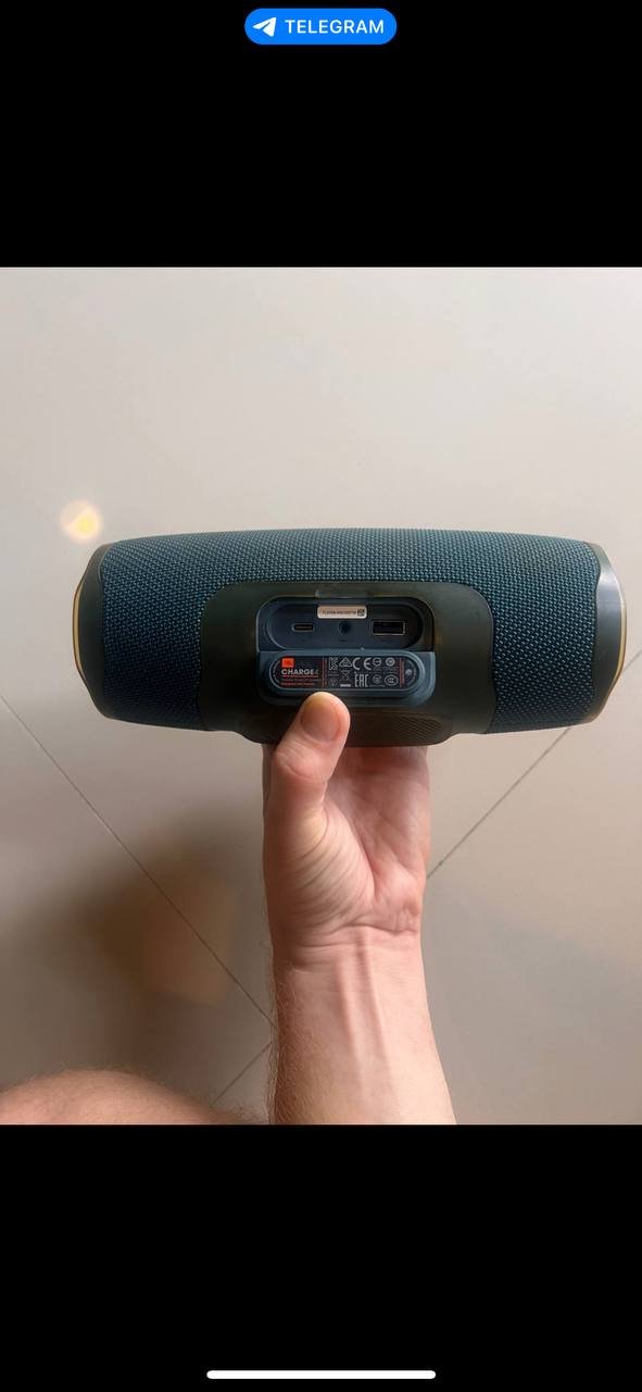 Altavoz portátil JBL Charge 4 (original) — Muy bueno — Bali, Indonesia
