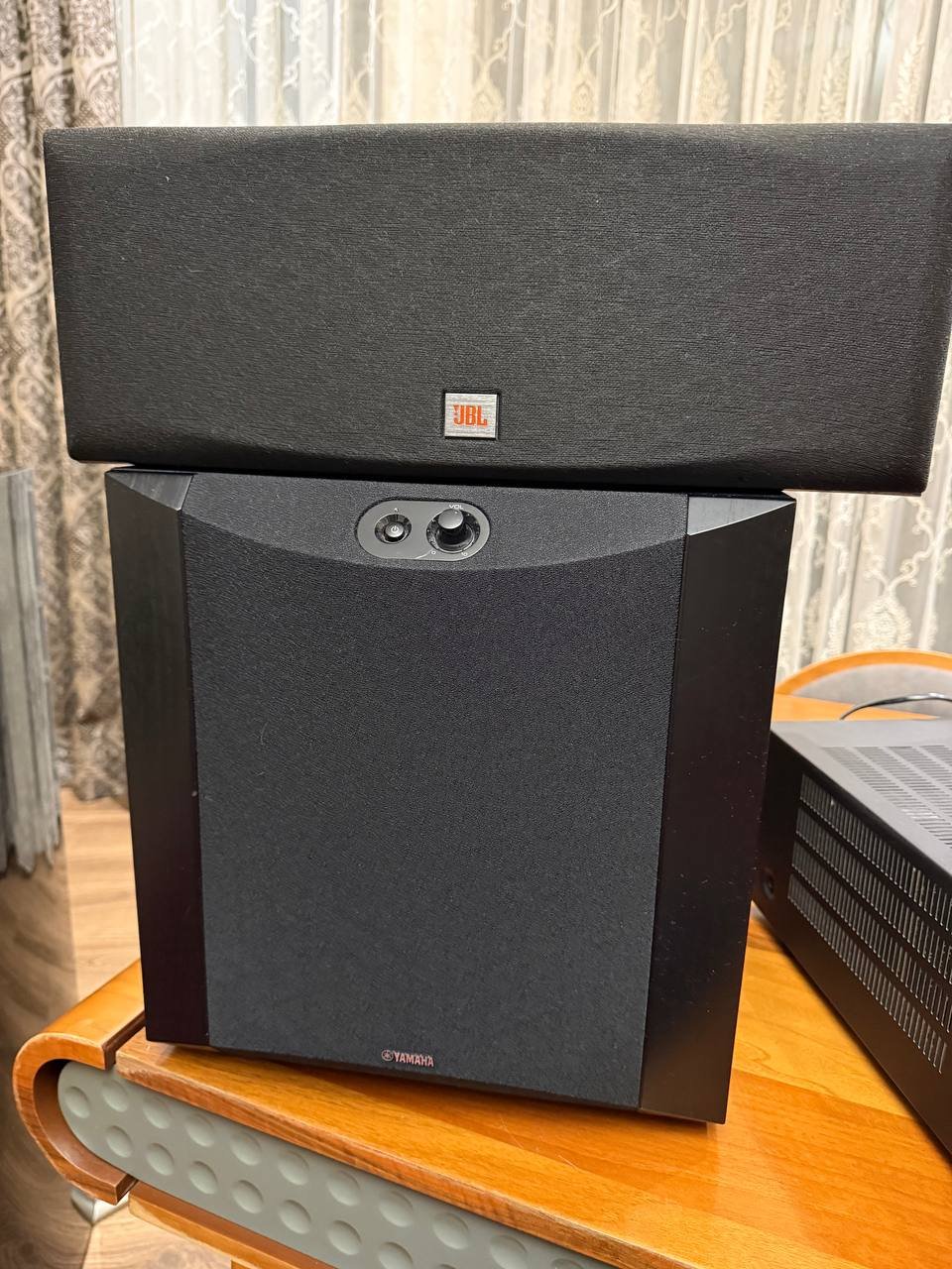 سماعة جهير JBL (نظام صوت منزلي) — باتومي, جورجيا