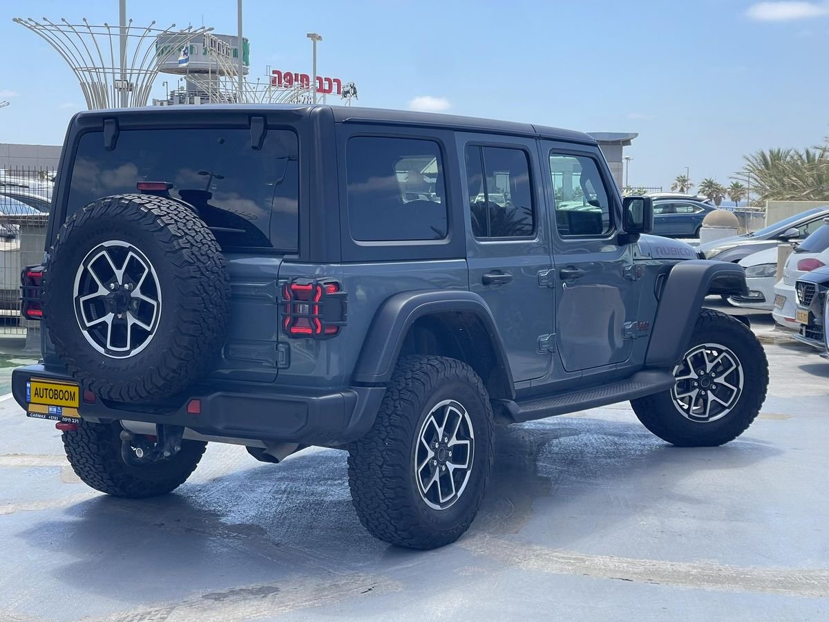 Jeep Wrangler Rubicon 2024 light gray automatic — Tel Aviv, Israel