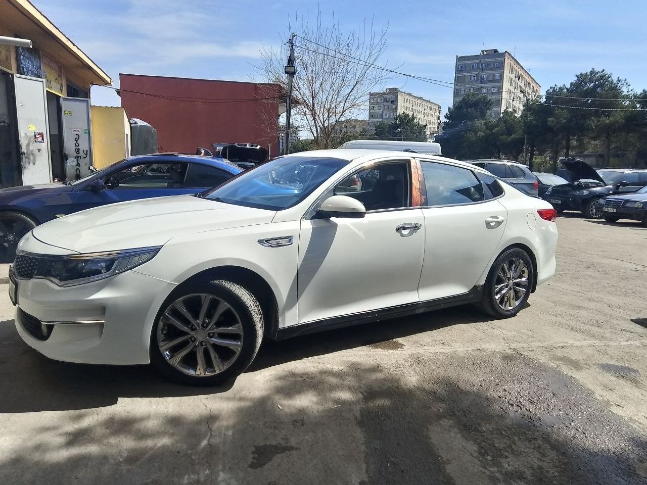 Kia Optima 2015 white LPG 2.0 — used — Tbilisi, Georgia