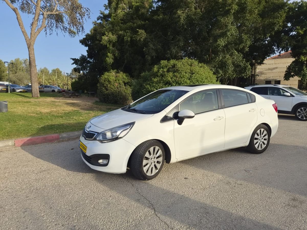 Kia Rio 2014 sedan white EX automatic — Tel Aviv, Israel