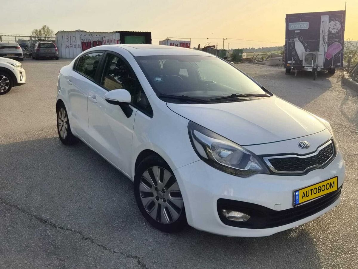 Kia Rio 2014 sedan white EX automatic — Tel Aviv, Israel