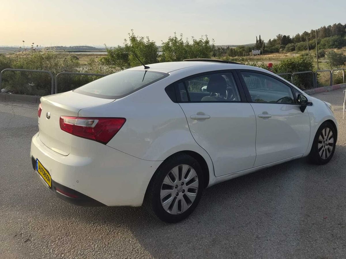 Kia Rio 2014 sedan white EX automatic — Tel Aviv, Israel