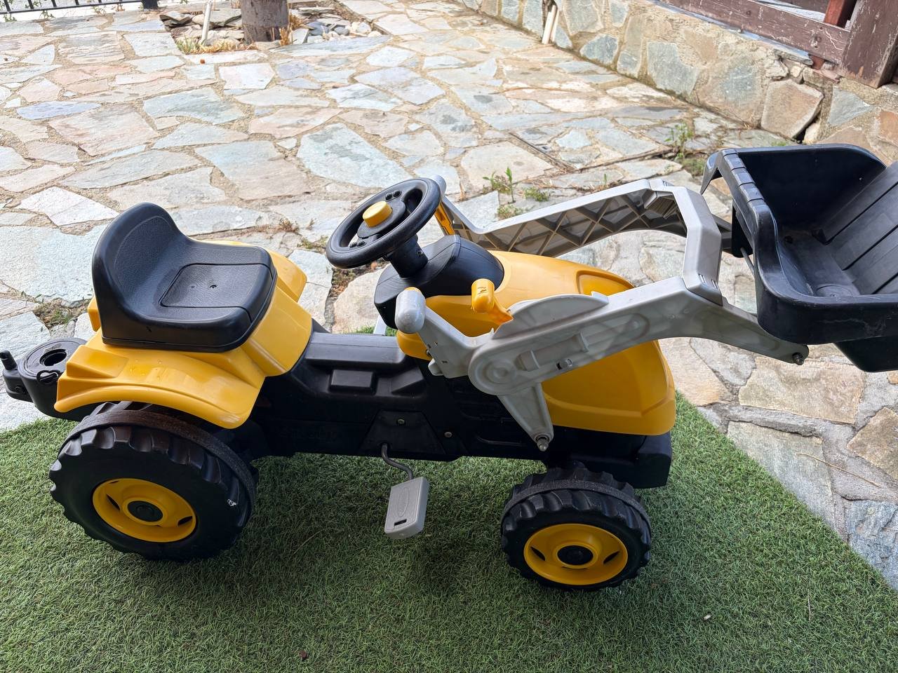 جرار أطفال بدواسات Smoby Builder Max مع دلو وحفّارة — ليماسول, قبرص جرار أطفال بدواسات Smoby Builder Max مع دلو وحفّارة — مستعمل — ليماسول, قبرص