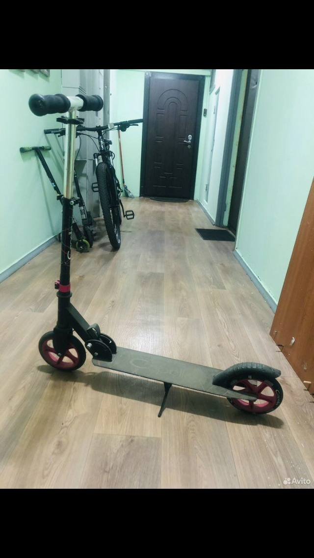 Kids scooter black and red — used - normal, no defects — Moscow, Russia
