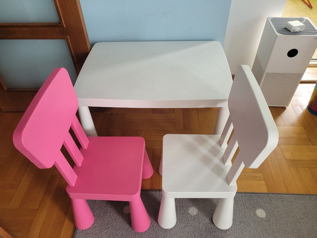 طاولة أطفال وكرسيان من IKEA مستعملان — used — بلغراد, صربيا