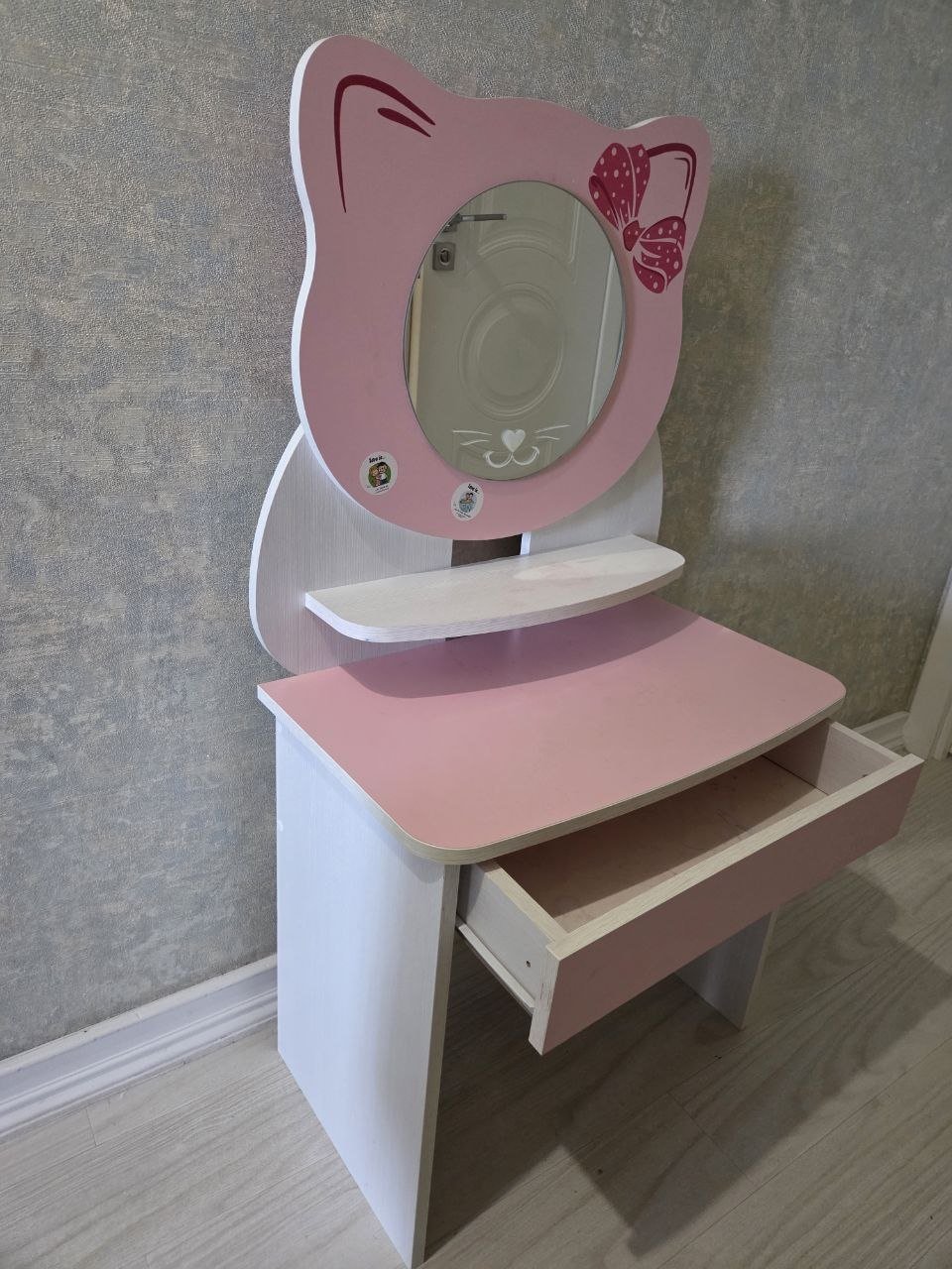 Kids vanity table with mirror cat — Moscow, Russia