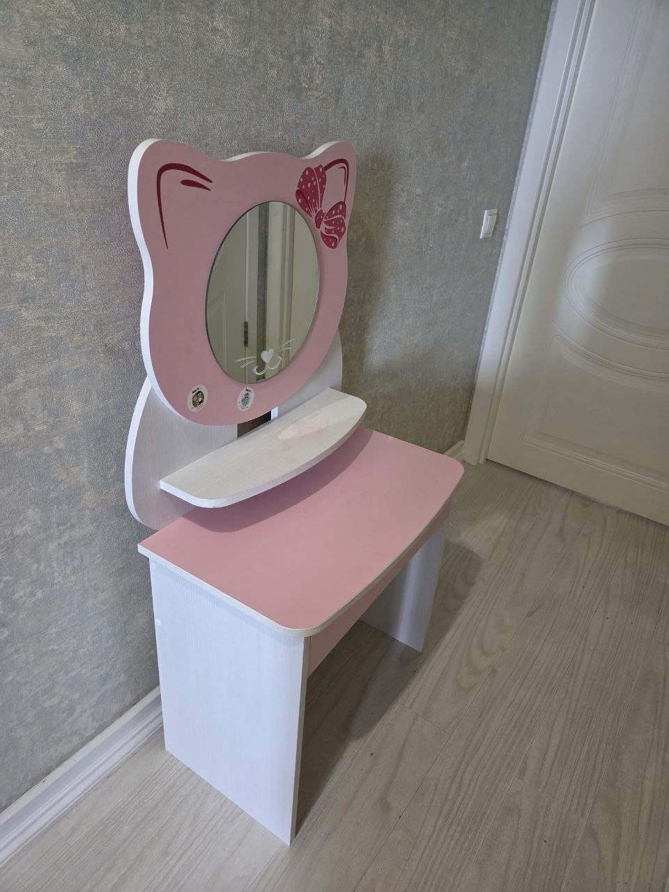 Kids vanity table with mirror cat — Moscow, Russia