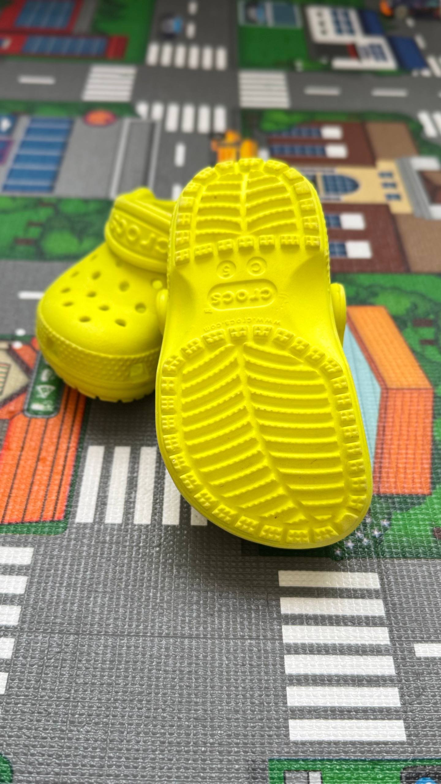 Kids yellow Crocs size C5 — excellent — Valencia, Spain