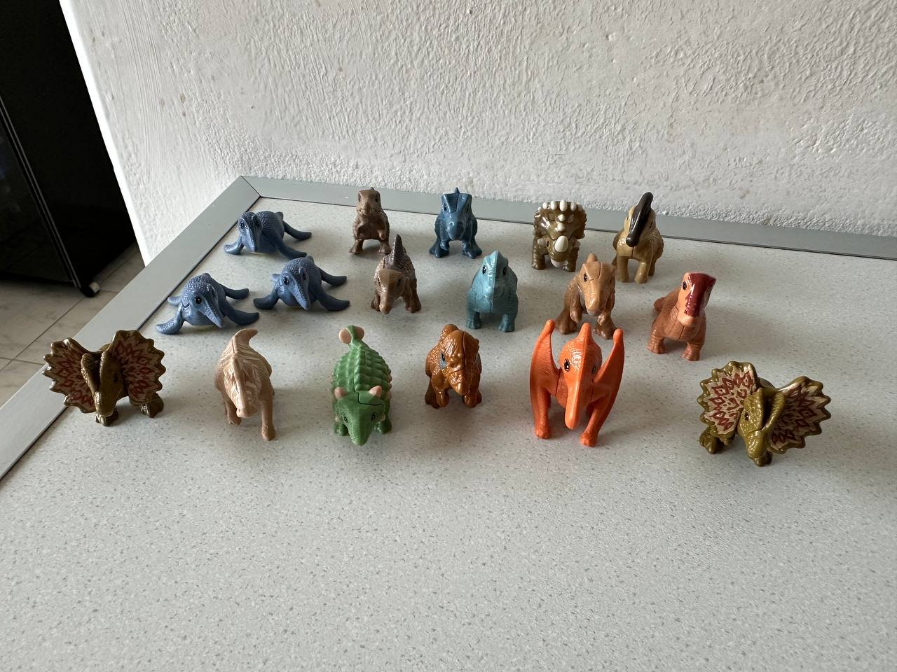 Figuritas de dinosaurios Kinder (set) — Belgrado, Serbia Figuritas de dinosaurios Kinder (set) — Belgrado, Serbia