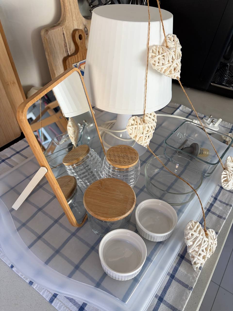 Lote de cocina: lámpara IKEA, bandeja, espejo, frascos, decoración — Limasol, Chipre Lote de cocina: lámpara IKEA, bandeja, espejo, frascos, decoración — used_good — Limasol, Chipre