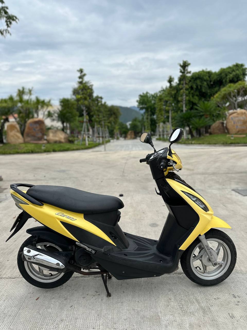 Kymco Candy 50cc 2011 scooter, Blue Card — super condition — Nha Trang, Vietnam