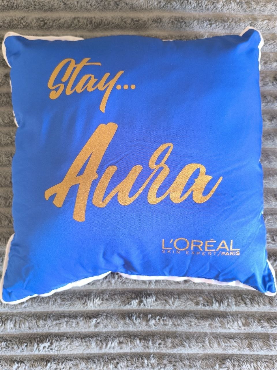 وسادة L'Oreal Paris Stay Aura — باتايا, تايلاند