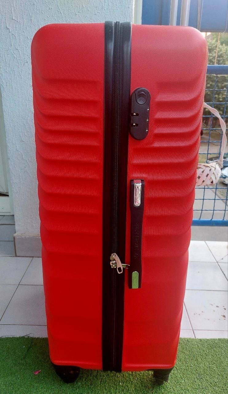 Maleta talla L 48x70, roja, excelente estado — excelente — Novi Sad, Serbia