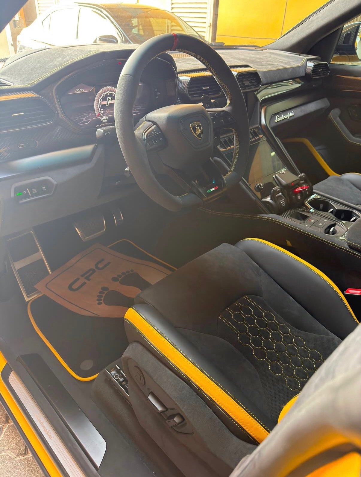Lamborghini Urus 2019 Euro spec original Performante kit — Dubai, UAE Lamborghini Urus 2019 Euro spec original Performante kit — Dubai, UAE
