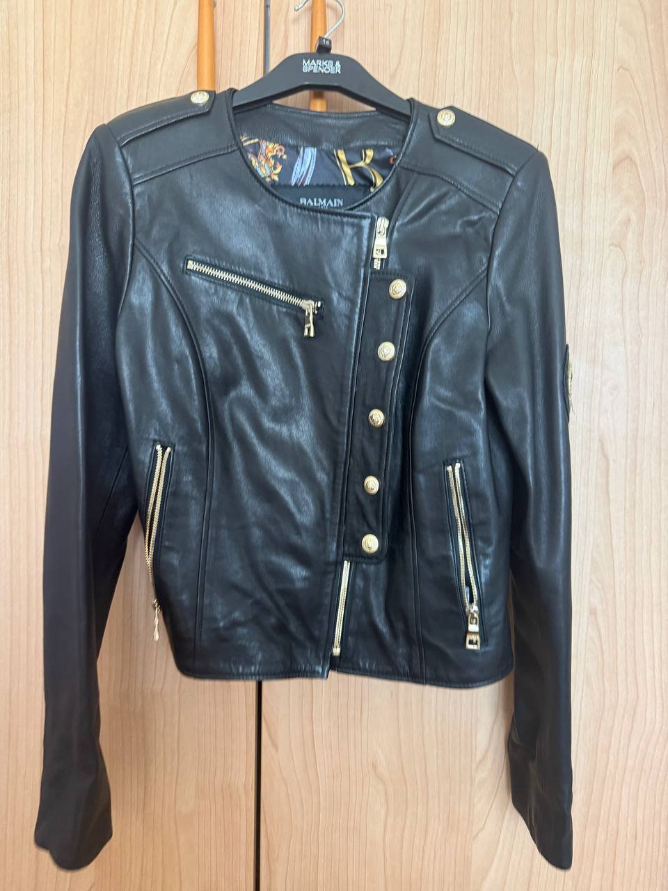 جاكيت جلد BALMAIN غير مستخدم 60 يورو. ليماسول متجر باباس — ليماسول, قبرص