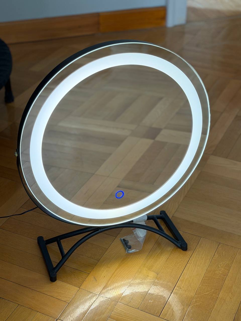 Настольное зеркало с подсветкой LED, 3 режима — Белград, Сербия Настольное зеркало с подсветкой LED, 3 режима — Белград, Сербия