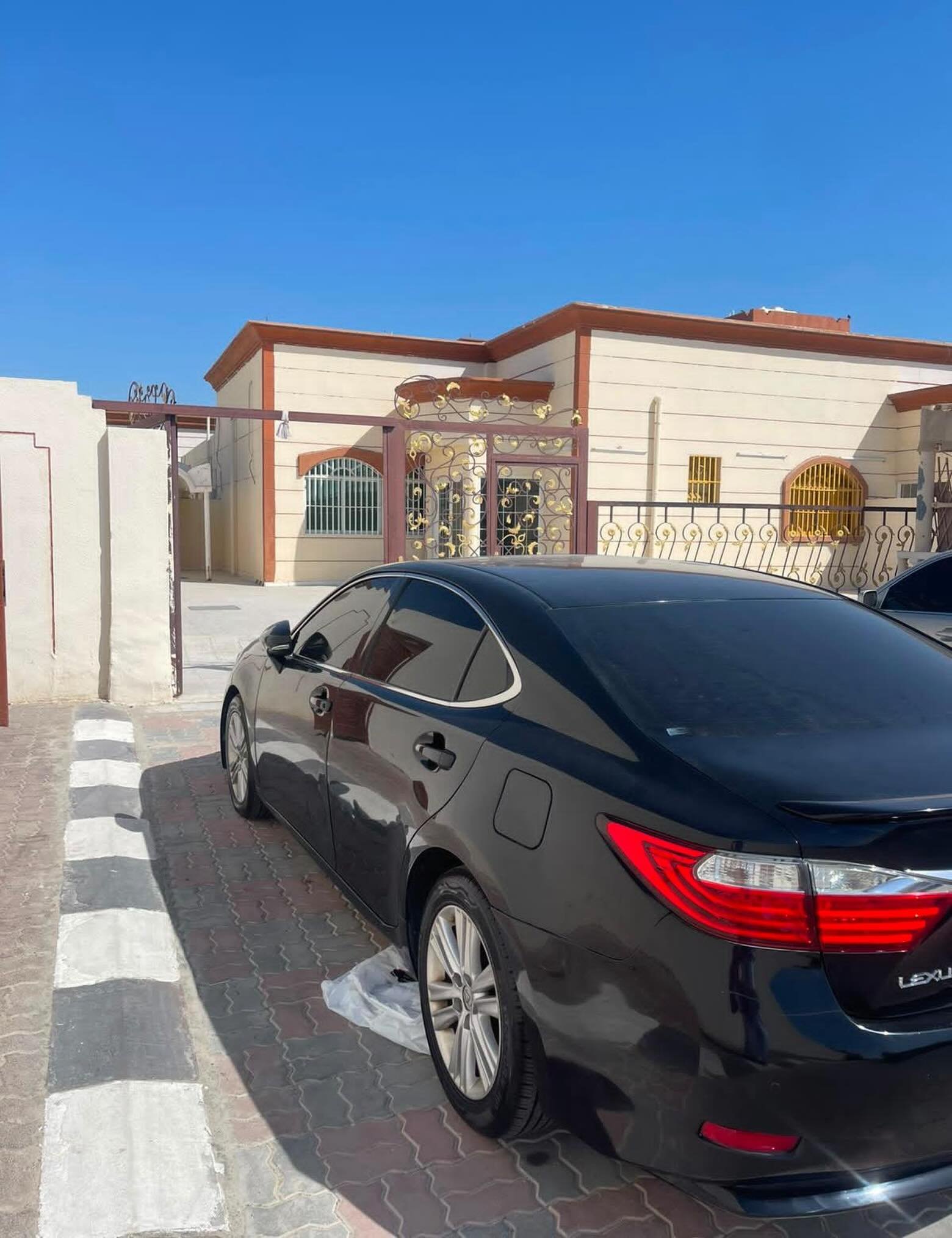 لكزس ES350 2015 (خليجي) أسود — serviced and ready — دبي, الإمارات