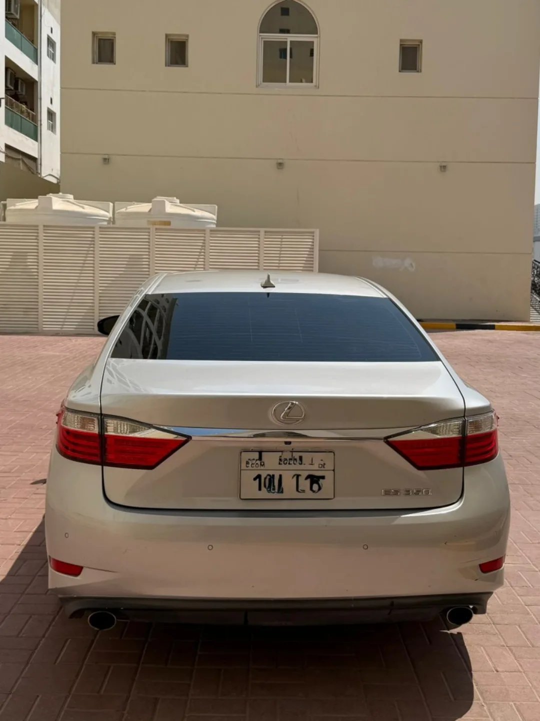 Lexus ES 2014 серебристый 320 тыс. км — Дубай, ОАЭ Lexus ES 2014 серебристый 320 тыс. км — б/у — Дубай, ОАЭ